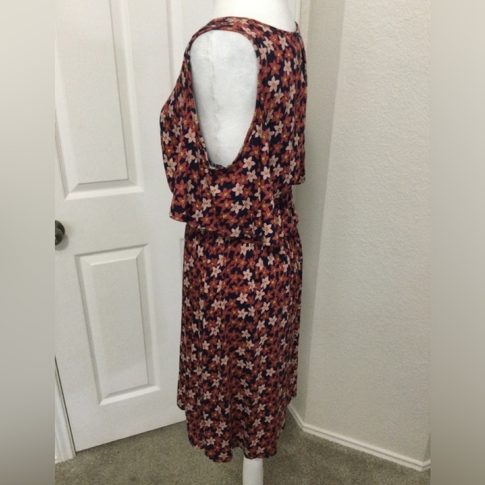 LOFT Women's Cold-Shoulder Flutter Sleeve Pullover Floral Dress Size M - Picture 4 of 8
